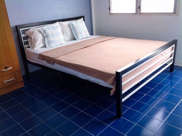 1 bedroom, WiFi, bed sheets