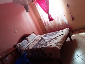 Habitación ejecutiva | Escritorio, wifi gratis, ropa de cama