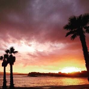 Una playa cerca