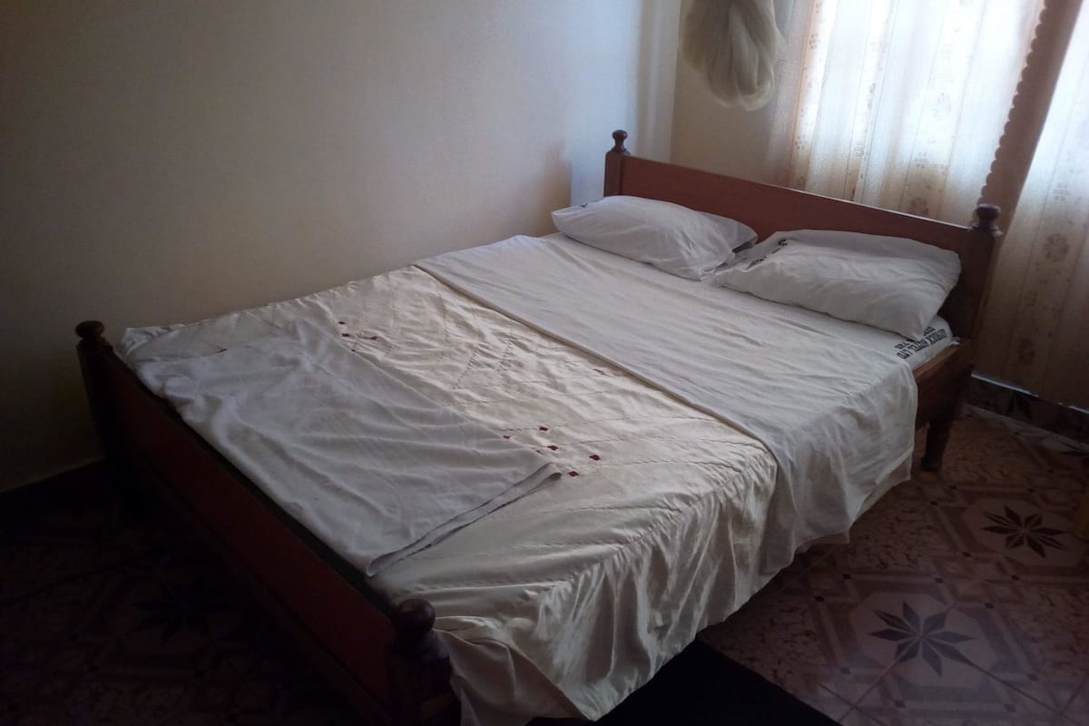 Wifi gratis y ropa de cama