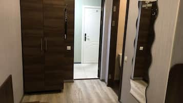Standard Single Room | 2 bedrooms, in-room safe, blackout drapes, iron/ironing board
