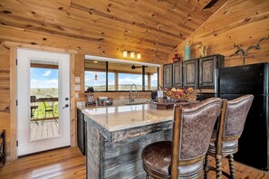 Interior - No Rancho Properties Hilltop Hideaway | King Bed | Hot Tub |Beautiful Views (Fredericksburg)