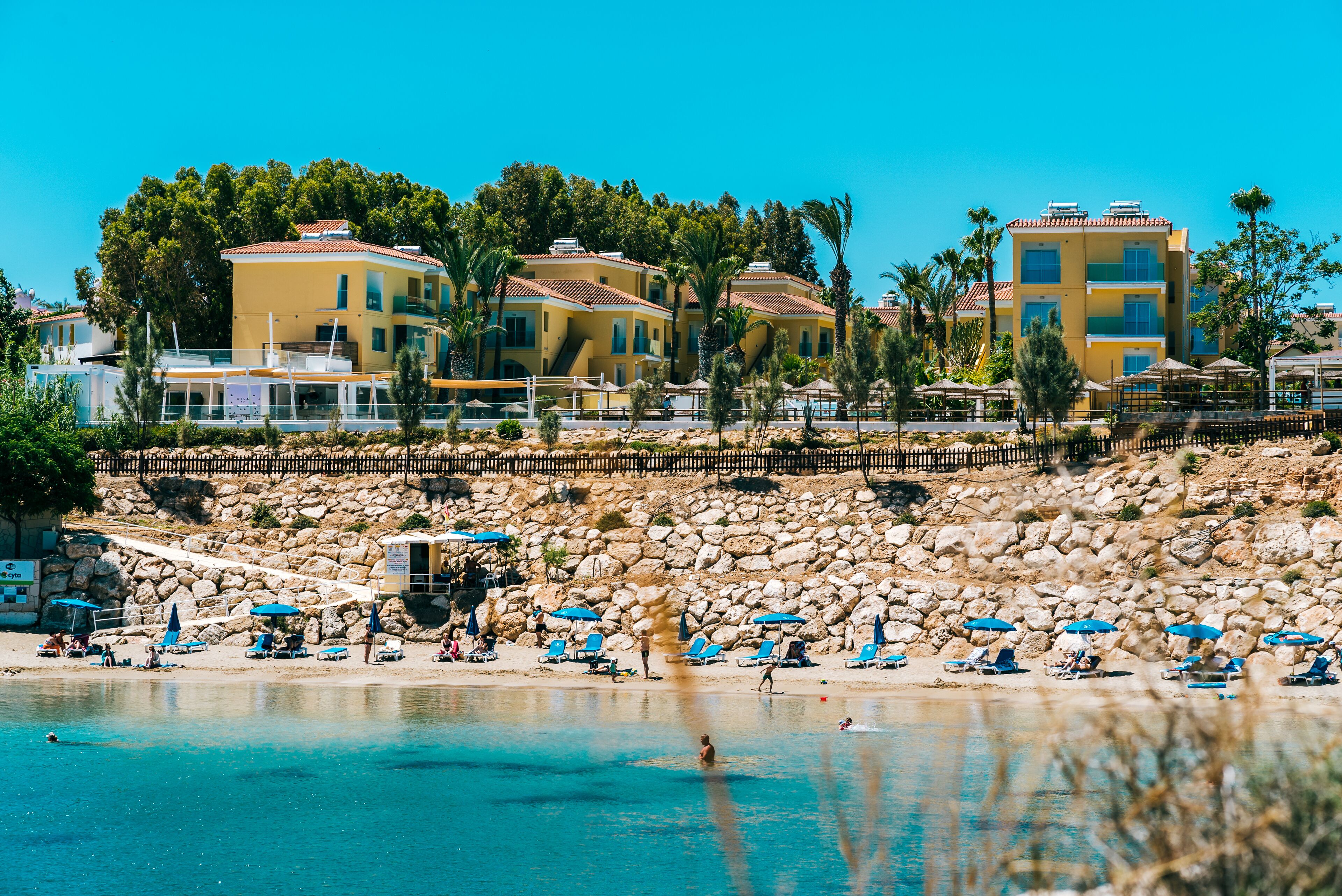 بالقرب من الشاطئ