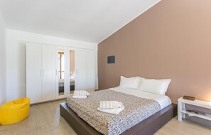 1 bedroom, in-room safe, travel cot, free WiFi - Gorgeous apartment in Comiso (Comiso)