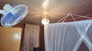 Single Room | Free WiFi, bed sheets