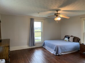 4 chambres, bureau, Wi-Fi gratuit, draps fournis