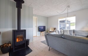 Fernseher, Kamin, Tischfußball