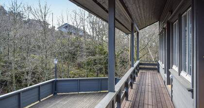 Stunning home in Mandal with WiFi