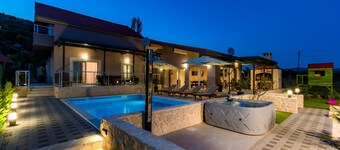 Gorgeous home in Siveric with sauna