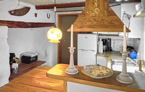 Frigorifero, piano cottura, macchina per tè/caffè