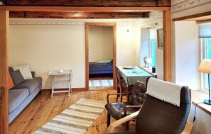 Een open haard en een dvd-speler