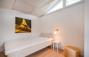 4 bedrooms, travel cot, free WiFi