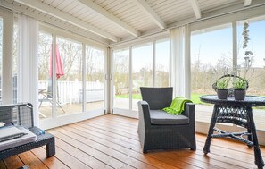 Fernseher, Kamin, DVD-Player