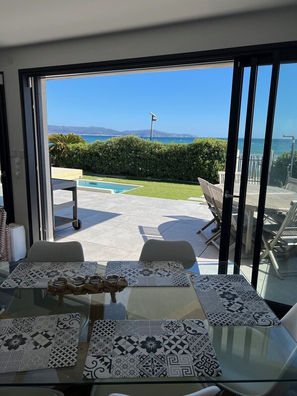 Dining - Waterfront villa with pool (Cavalaire-sur-Mer)