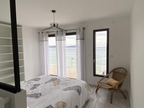 4 Schlafzimmer, Schreibtisch, Bügeleisen/Bügelbrett, Reisekinderbett