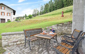 تناول الطعام بالخارج