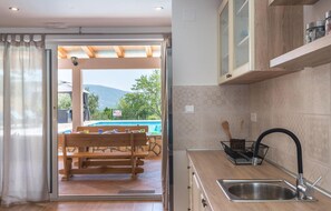 Interior - Amazing home in Lovrec (Lovrec)