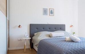 4 bedrooms, travel cot, free WiFi, bed sheets