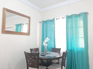 Dining - COMFORTABLE, CONTEMPORARY, CENTRAL! (Kingston)