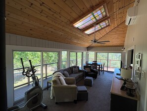 TV, fireplace - Gorgeous Riverfront Home, VHR# 073569, TOT# T65183 (Lotus)