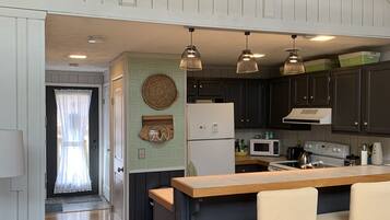 雪櫃、微波爐、焗爐、爐具