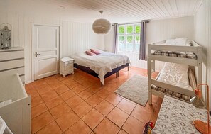 5 多间卧室、旅行婴儿床、免费 WiFi、床单