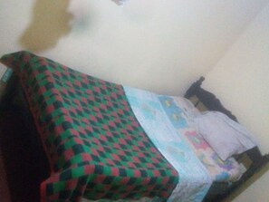 Quarto solteiro | Cortinas blackout, Wi-Fi de cortesia, roupa de cama