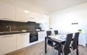 Kühlschrank, Ofen, Herdplatte, Geschirrspüler