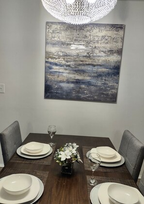 Dining - Sweet Suite in central Raleigh (Raleigh)
