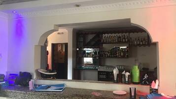 Bar (trong khuôn viên)