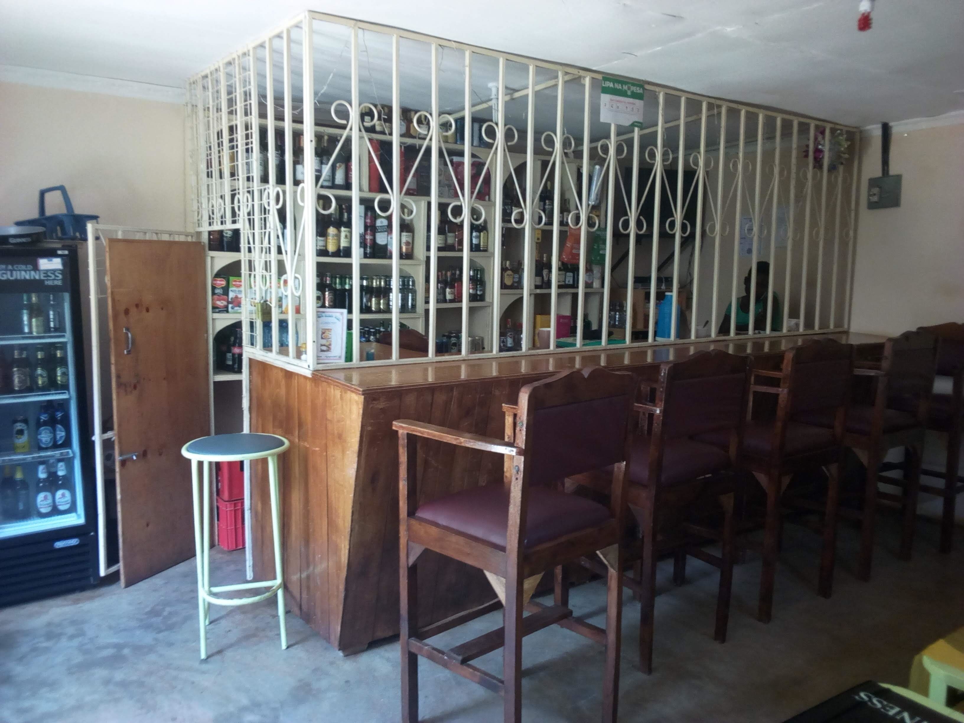 Bar (trong khuôn viên)