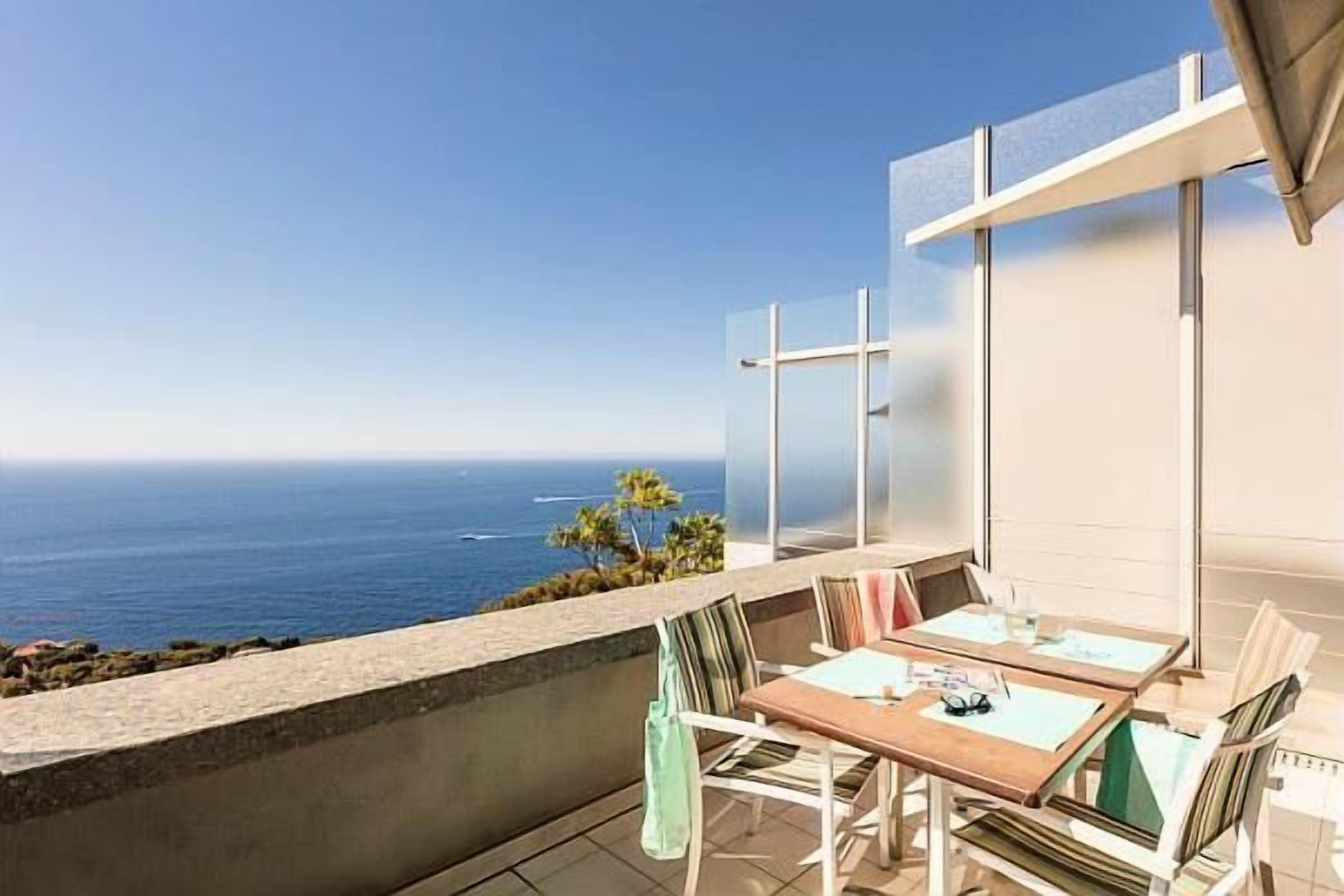 รับประทานอาหารกลางแจ้ง