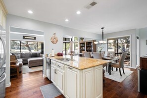 Interior - Daze Off! Stunning two bedroom with loft Turnberry end unit Villa (Hilton Head Island)