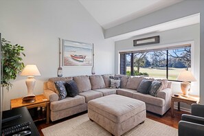 Smart TV, lettore DVD, libri