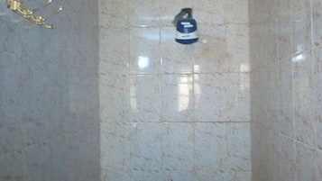 Einzelzimmer | Badezimmer | Dusche, Regendusche, Hausschuhe, Handtücher