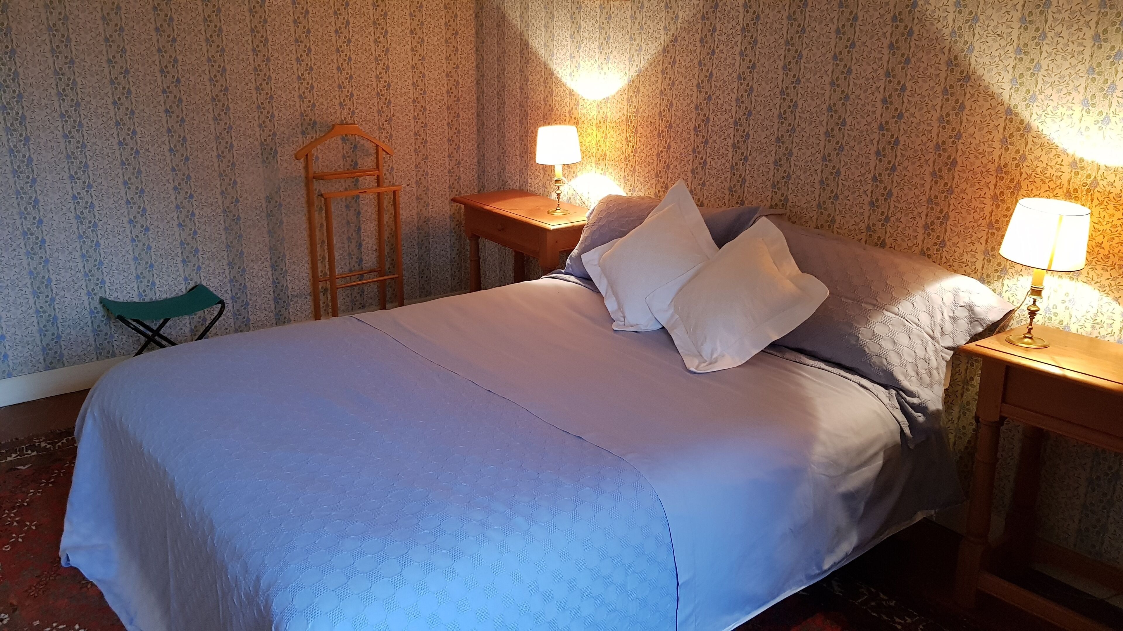 2 多间卧室、熨斗/熨衣板、WiFi、床单