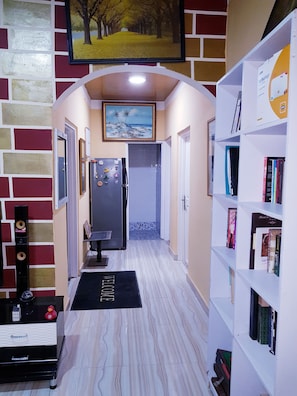 المنشأة من الداخل