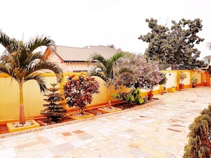 المنطقة المحيطة بالمنشأة