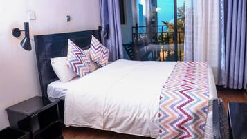 Standaard kamer | Luxe beddengoed, pillowtop-bedden, een bureau, een laptopwerkplek