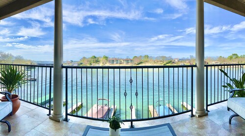 Luxury Lake Hamilton Condo w/180° Lakefront View-Main Channel, Central Location!