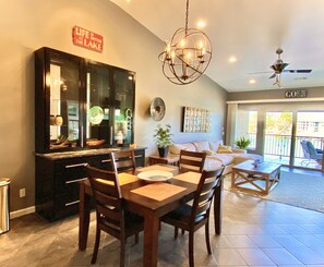 Interior - Luxury Lake Hamilton Condo w/180° Lakefront View-Main Channel, Central Location! (Hot Springs)