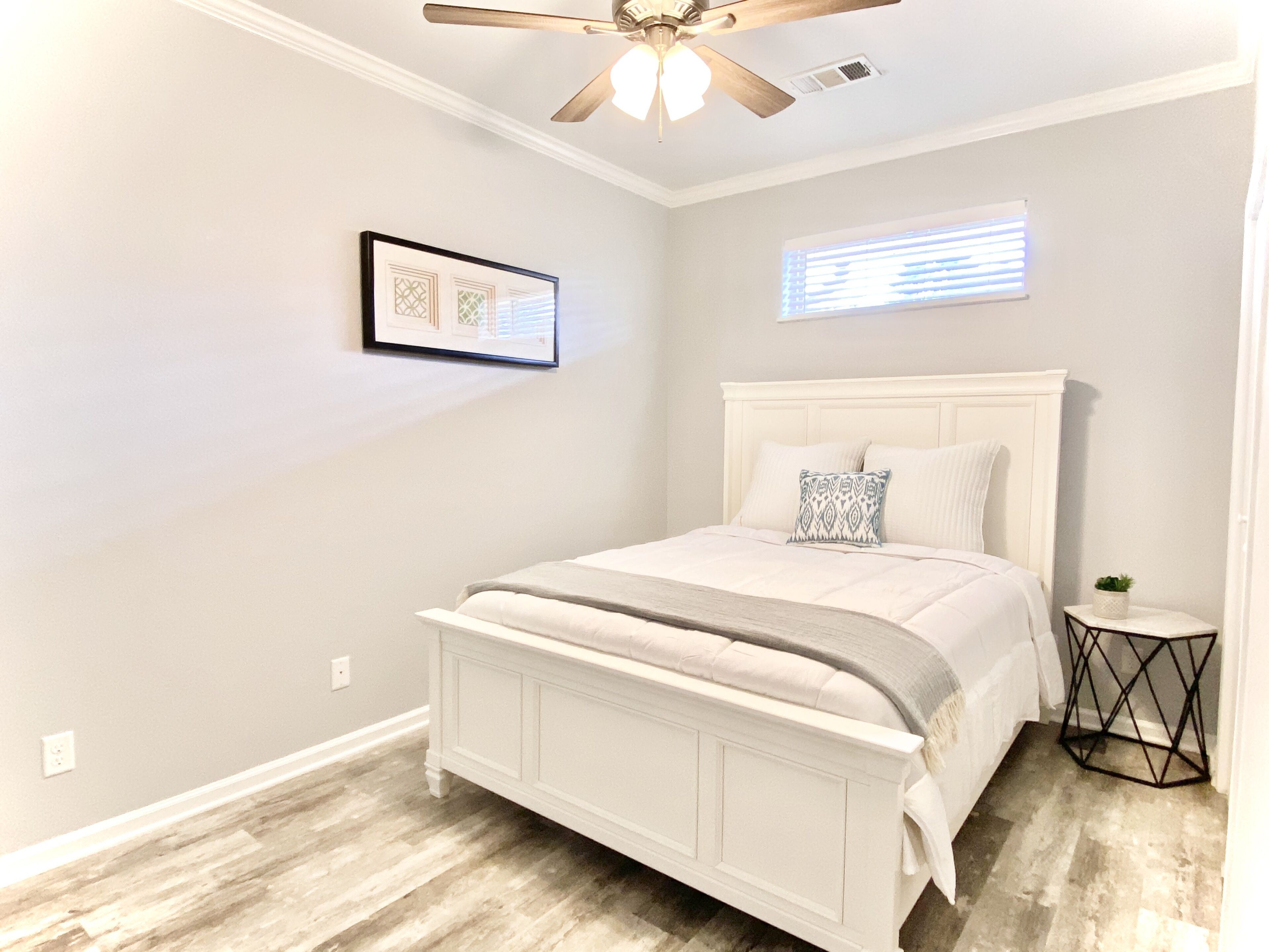 2 habitaciones, escritorio, tabla de planchar con plancha y wifi gratis 