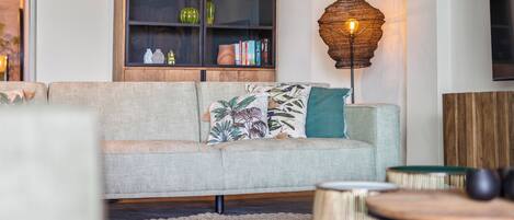 Lägenhet Deluxe - 2 sovrum - privat pool - havsutsikt | Vardagsrum | Smart-tv, Netflix och streamingtjänster