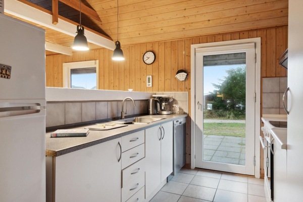 Refrigerador, placa de cocina, lavavajillas, cafetera/tetera