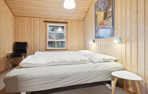 3 bedrooms, travel crib, free WiFi