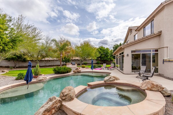 Lämmitetty uima-allas