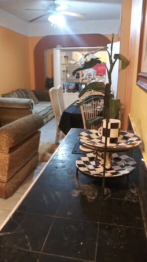 Interior - Hillview Home Away from home (Kingston)