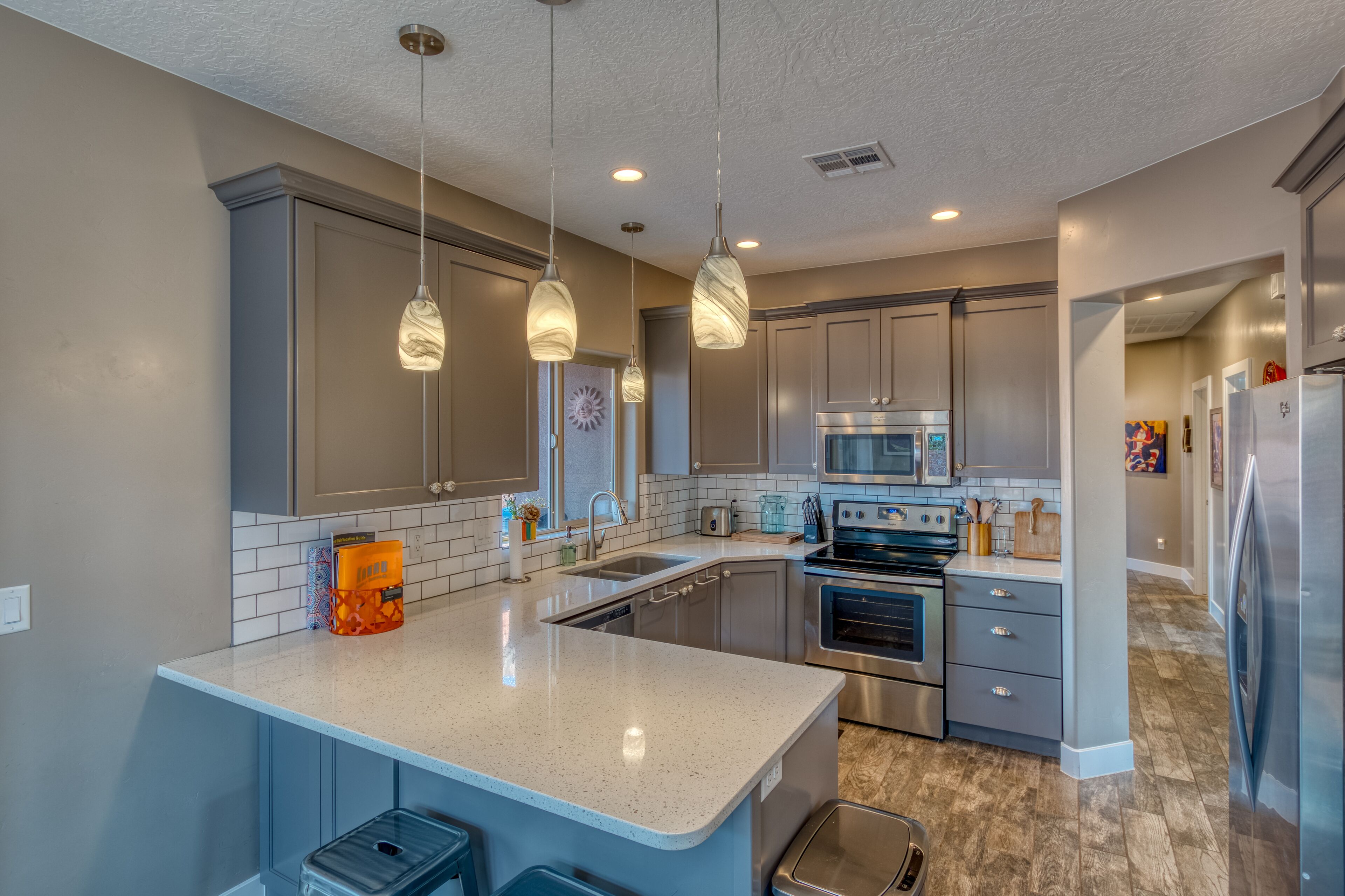 雪櫃、微波爐、焗爐、爐具