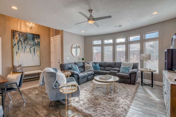 Great Room with reclining sofa and comfy seating.