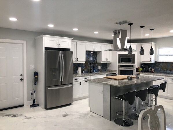 Fridge, microwave, oven, stovetop - POOL,  FISH FROM THE DOCK, Newly renovated of entire house with new appliances. (Tampa)